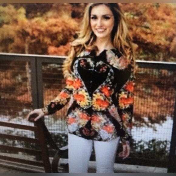 CABI AMOUR SHEER FLORAL BLOUSE IN SIZE SMALL - Picture 4 of 5
